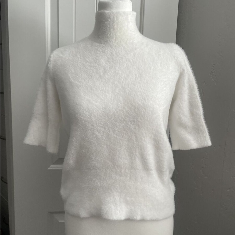 New never worn sweater short sleeve Bailey 44